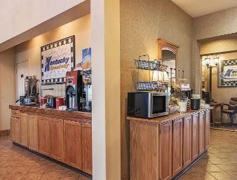 Ramada By Wyndham Sparta/at Speedway 3* Sparta