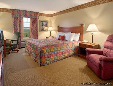 Ramada By Wyndham Sparta/at Speedway 3*