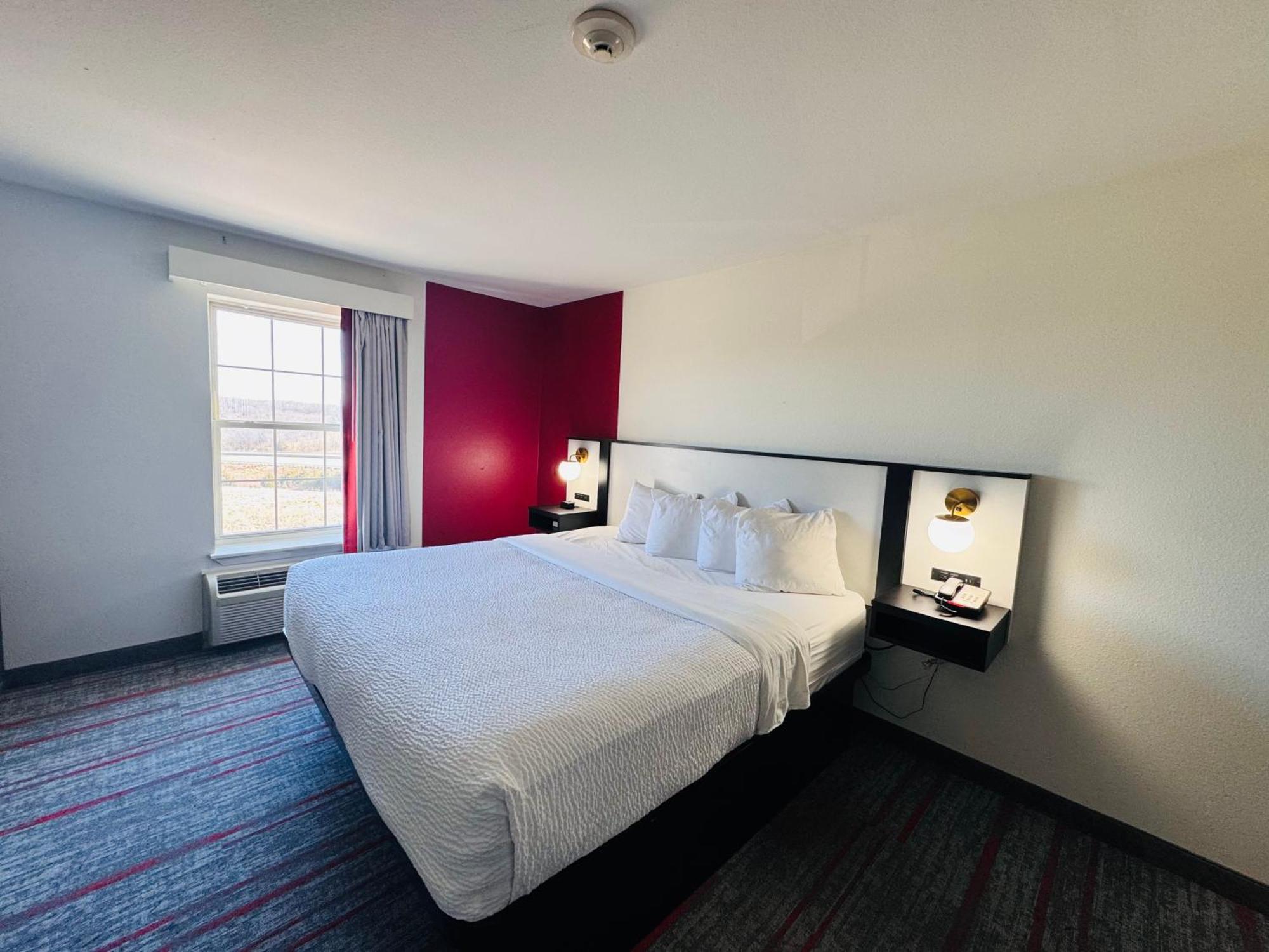 Ramada By Wyndham Sparta/at Speedway Sparta