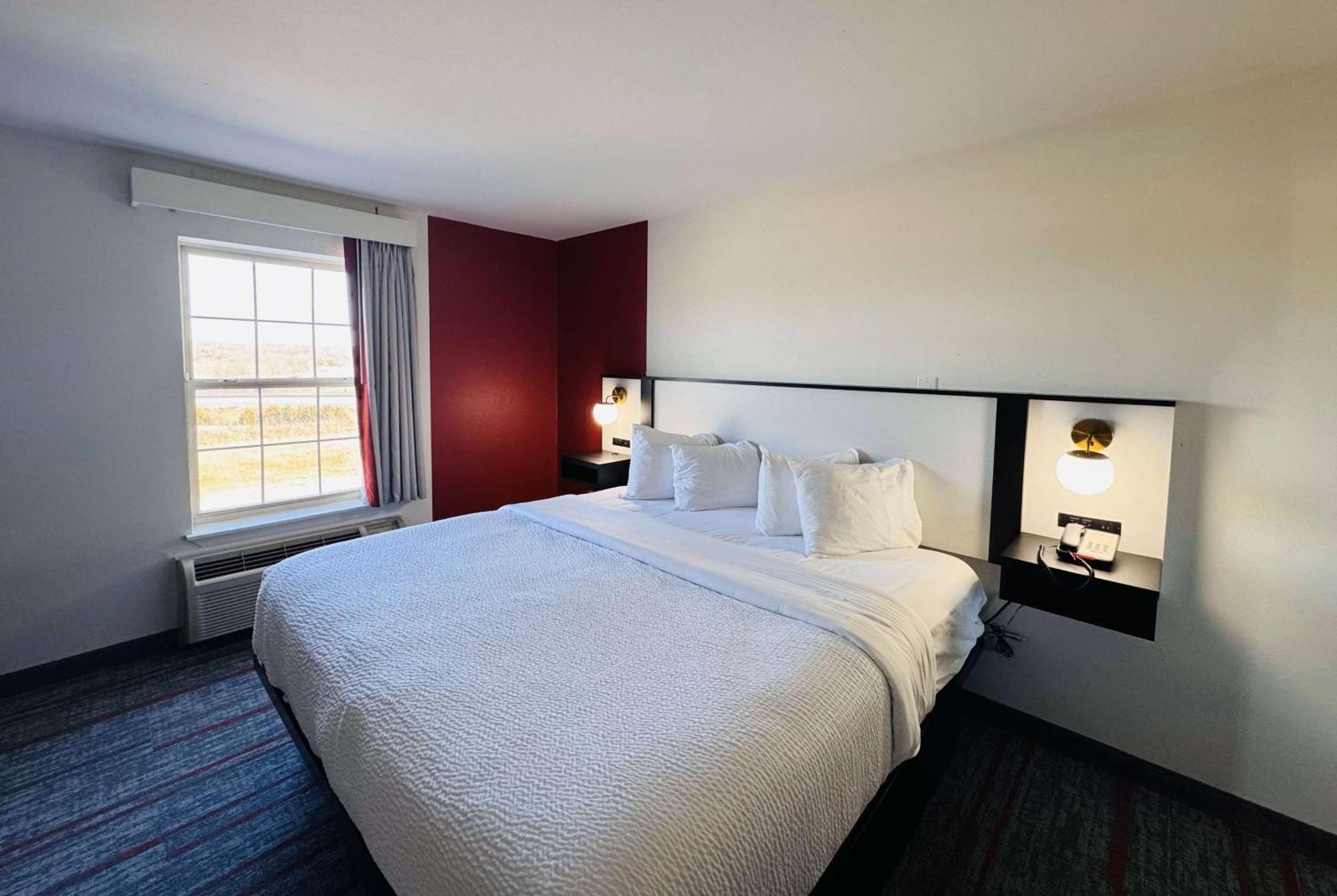 Ramada By Wyndham Sparta/at Speedway Hotel