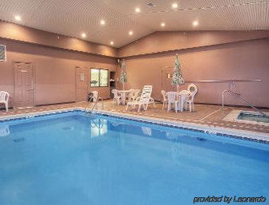 Hotel Ramada By Wyndham Sparta/at Speedway 3*