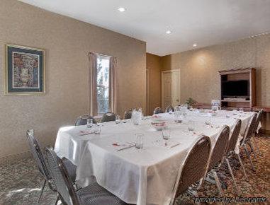 Hotel Ramada By Wyndham Sparta/at Speedway 3*
